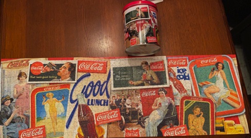 25187-1 € 15,00 coca cola puzzel in ijzeren blik ( 700 stukjes).jpeg